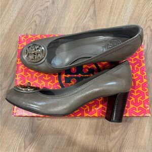 Tory Burch Taupe Leather Pumps - Selma Mid Heel Pump - Vegetable Tanned Leather